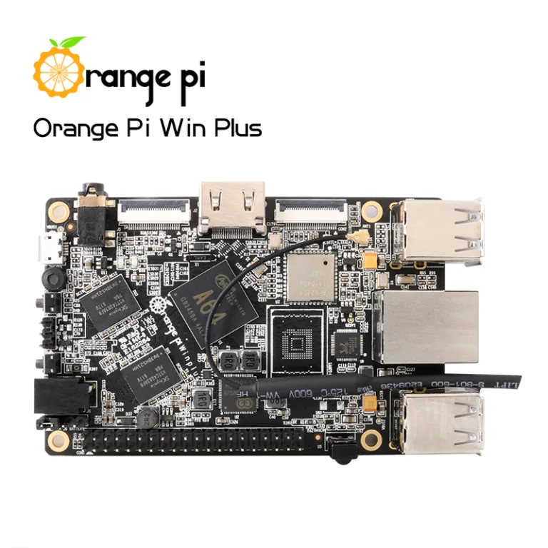 Černá deska jednodeskového počítače Orange Pi Win Plus s konektory a čipy