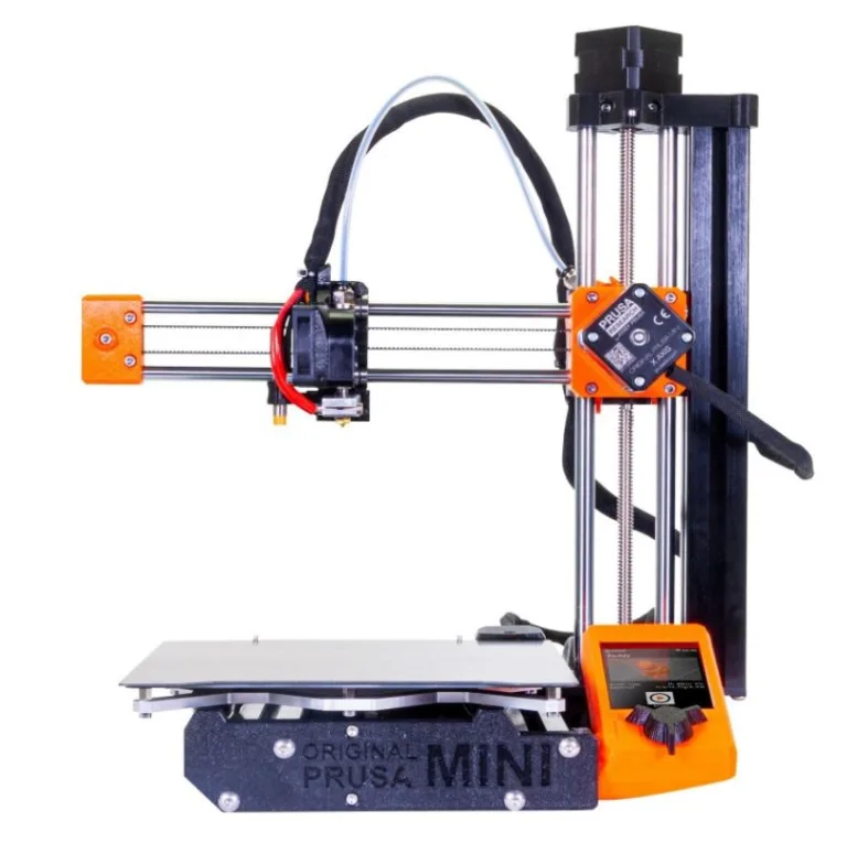Průša Mini, otevřená 3D tiskárna s oranžovým ovládacím panelem