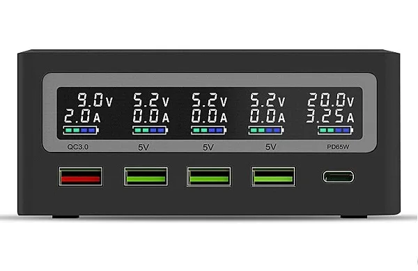 Nabíječka PinePower s displejem a pěti USB výstupy
