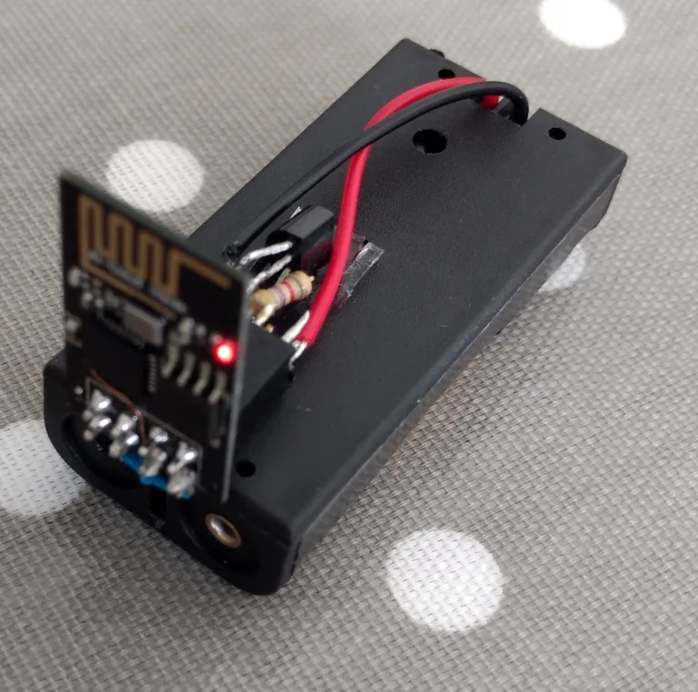 Bateriově napájené teplotní čidlo s modulem ESP-01 ve 3D tištěné krabičce