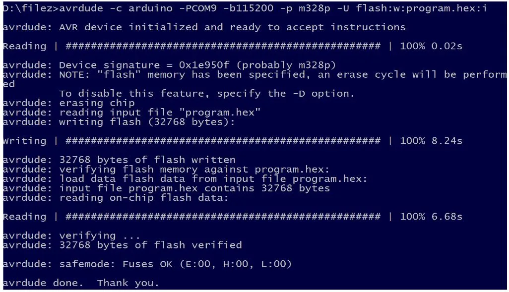 Terminál avrdude zapisuje a ověřuje programový soubor do mikrokontroléru ATmega328P