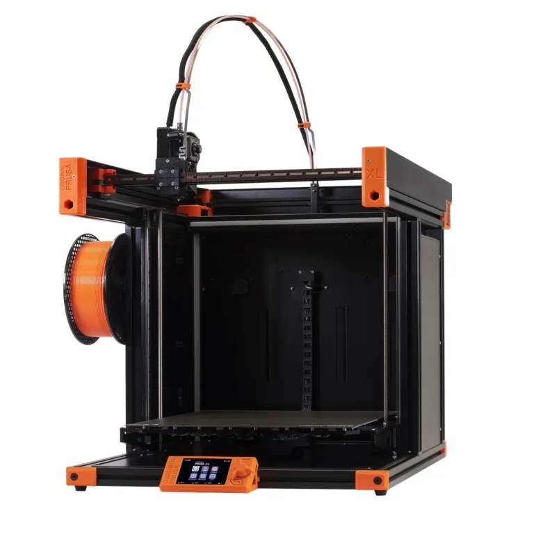 3D tiskárna Průša XL s oranžovými prvky a velkým tiskovým prostorem