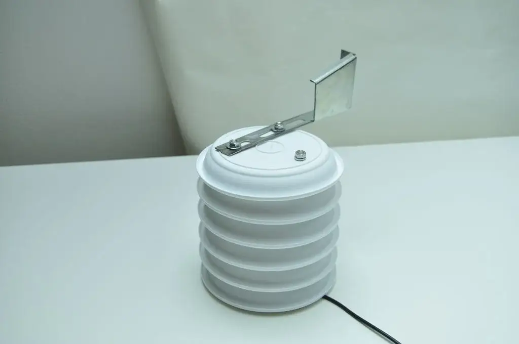 3D tištěný radiační štít s netypickými lamelami a čidlem uvnitř