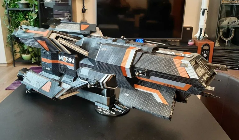 Velký 3D tištěný model hvězdné lodi Raptor Class Light Cruiser