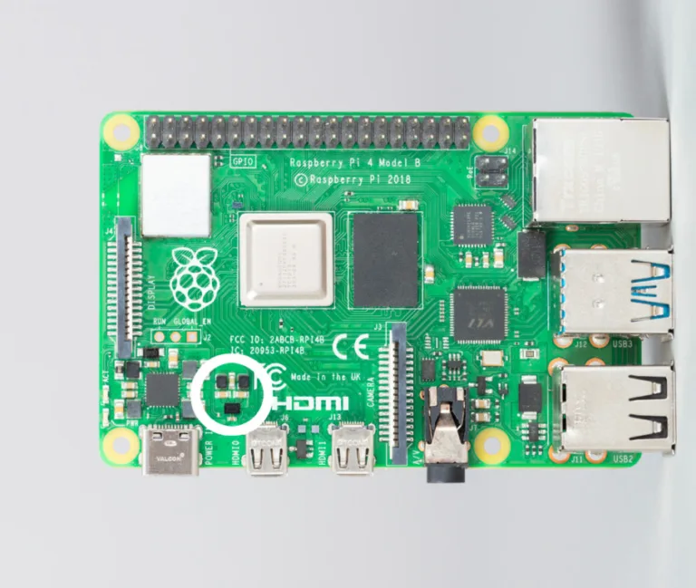 Schéma des součástek na desce Raspberry Pi 4 Model B