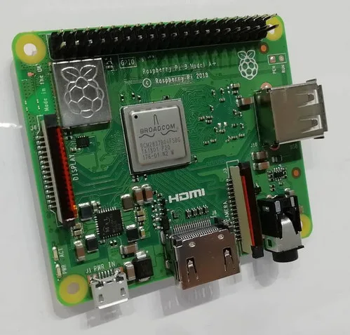 Zelená deska Raspberry Pi 3A+ s porty HDMI, USB a napájení