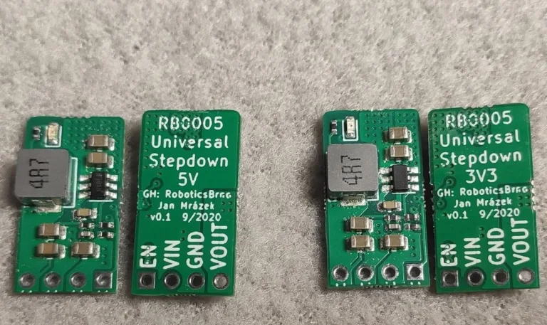 Dvě desky RB0005 se step-down měničem, ve variantách 5 V a 3,3 V