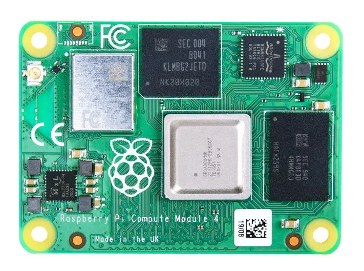 Deska Raspberry Pi Compute Module 4 se čtyřmi montážními otvory