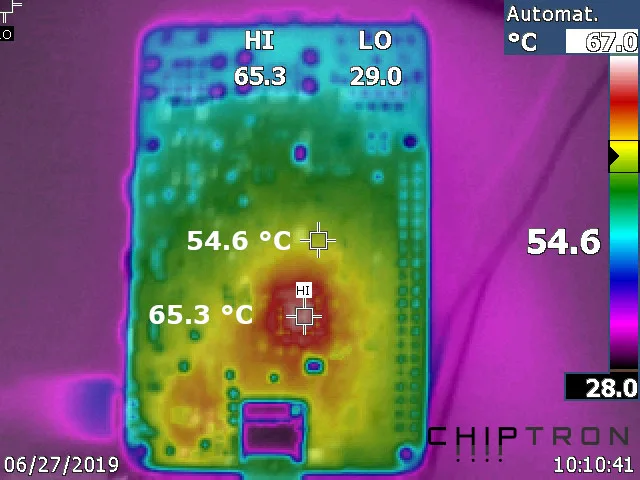 Termosnímek spodní strany Raspberry Pi 4B s nejvyšší teplotou 65,3 °C