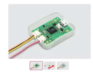 Zelená ladicí deska Raspberry Pi Debug Probe s připojenými kabely