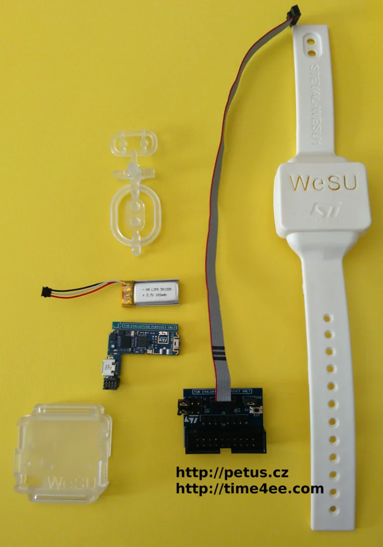 Náramek STEVAL-WESU1 a jeho elektronické moduly a senzory
