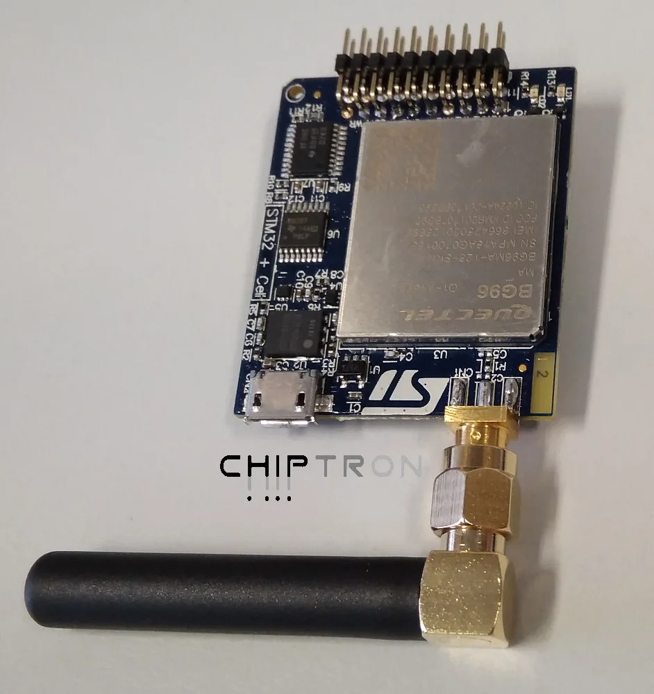 Vývojová deska STM32 P-L496G-CELL02 s LTE modulem a připojenou anténou