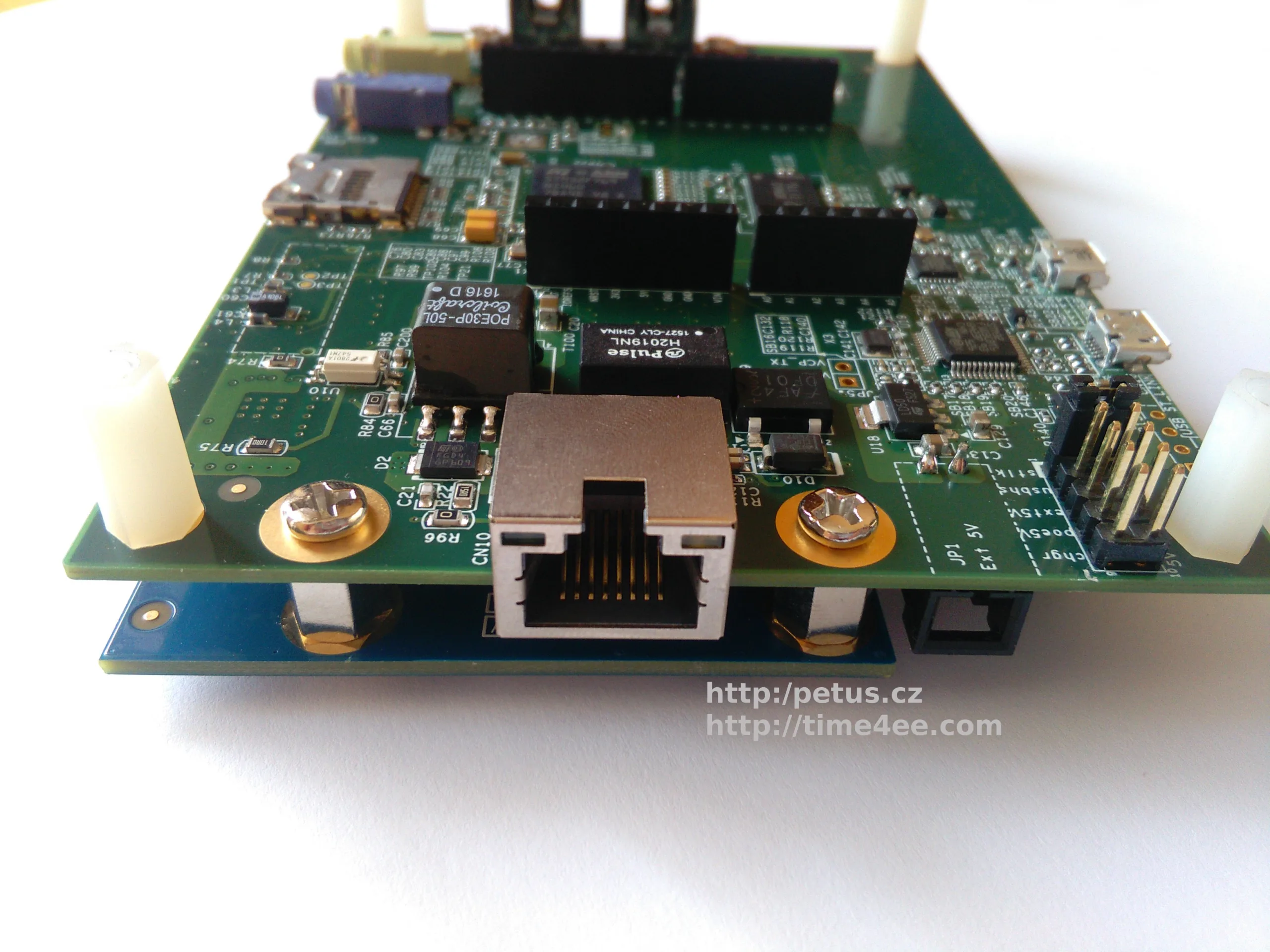 Vývojová deska STM32F769I-Discovery s ethernetovým konektorem a rozšiřujícími konektory