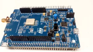 Modrá vývojová deska STM32L072 Discovery s LoRa modulem a konektory