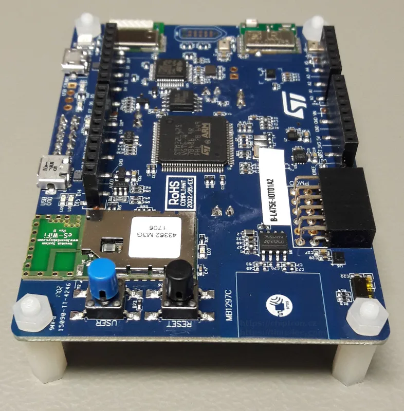 Vývojová deska STM32L4 B-L475E-IOT01A s konektory a senzory