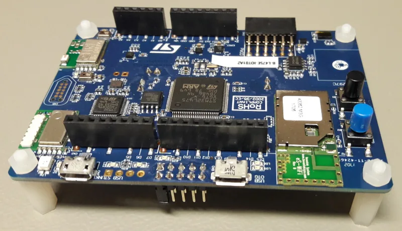 Vývojová deska STM32L4 IoT B-L475E-IOT01A s konektory a senzory