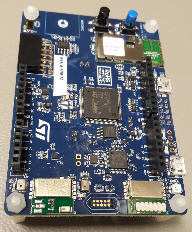 Vývojová deska STM32L4 B-L475E-IOT01A s konektory a senzory
