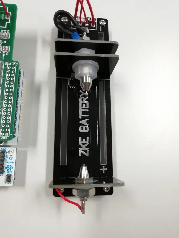 Měřící adaptér pro automatické vybíjení AA baterií