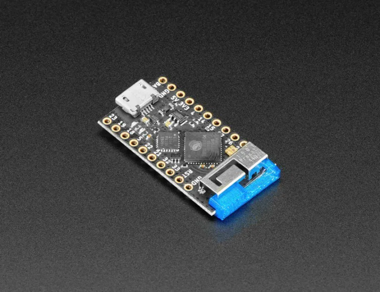 Miniaturní vývojová deska TinyPICO s ESP32 a konektorem MicroUSB