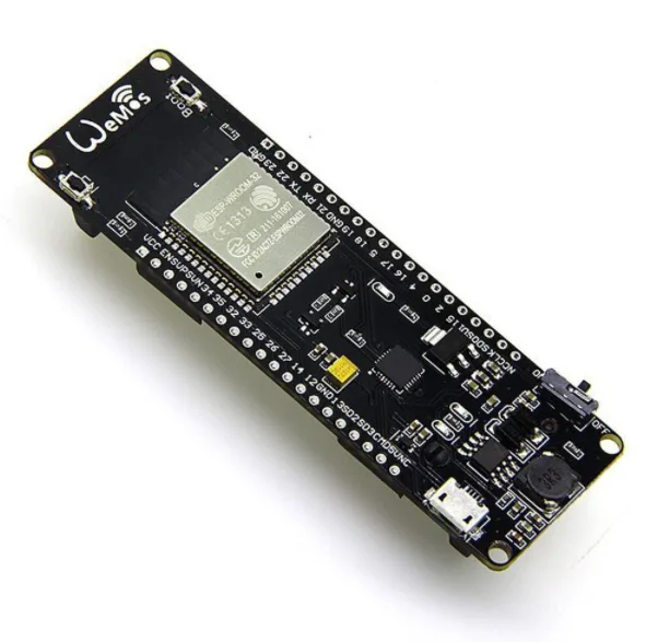 Černá vývojová deska Wemos ESP32 s konektory a bezdrátovým modulem