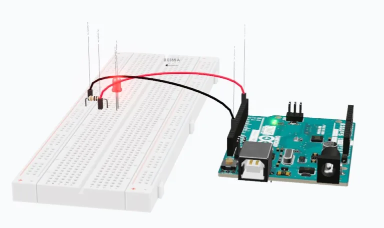 Arduino Mega propojená s breadboardem a červenou LED