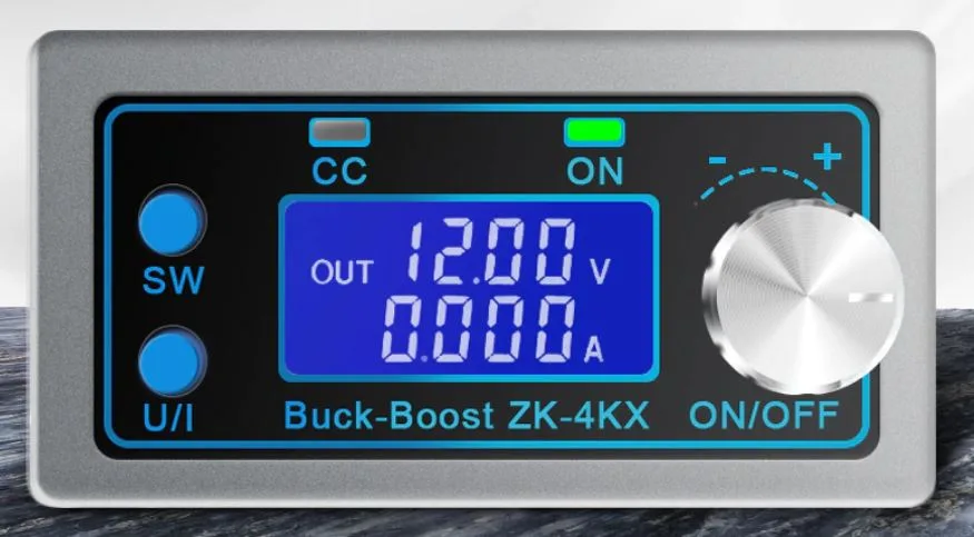 Čelní panel regulovatelného buck-boost měniče ZK-4KX s digitálním displejem a otočným ovladačem