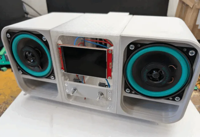 Rádio z 3D tiskárny
