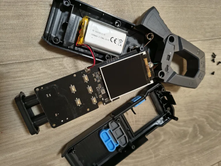 Vyzkoušel jsem FNIRSI DMC-100. Klešťový multimetr.