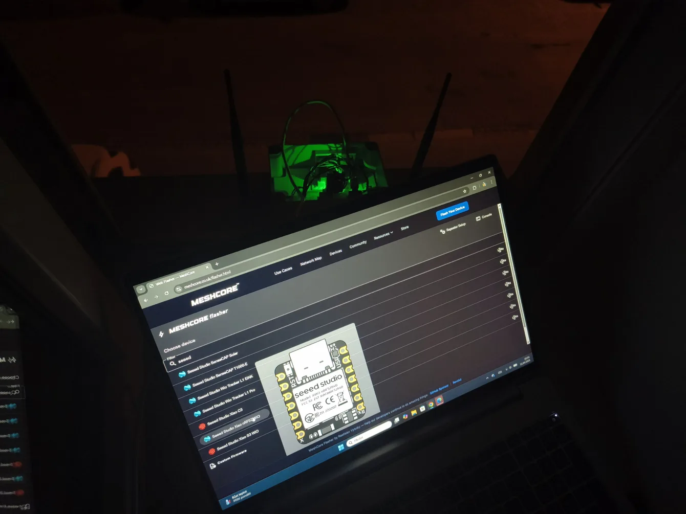 MeshCore jako (nekompatibilní) alternativa k Meshtastic? Jak jej nastavit, abyste si mohli psát?