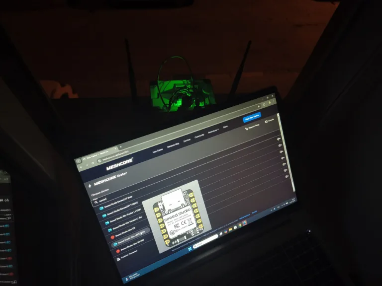 MeshCore jako (nekompatibilní) alternativa k Meshtastic? Jak jej nastavit, abyste si mohli psát?