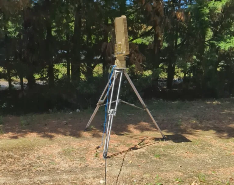 Domácí RADAR? AERIS-10 s dosahem až 20 km.