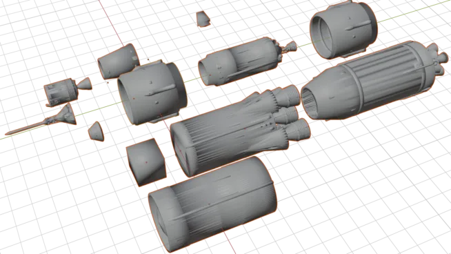 Rozložené díly 3D modelu rakety Saturn V na tmavém pozadí