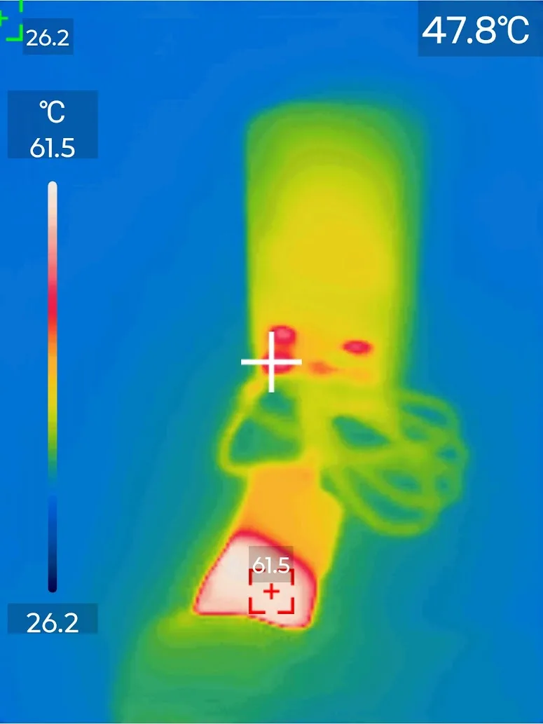 Po 22 minutách zasáhla tepelná ochrana, ze 100 W se výstupní výkon snížil na 62.7 W