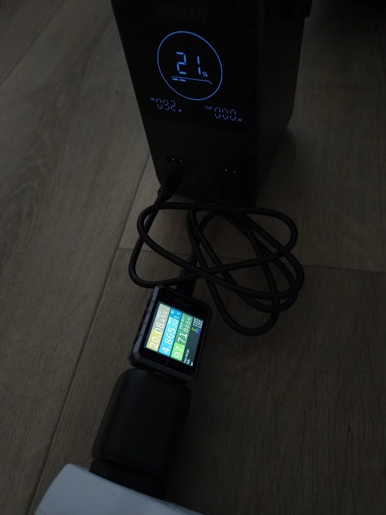 Měření po několika prvních minutách. X570 drží téměř 100 W po dobu 22 minut.