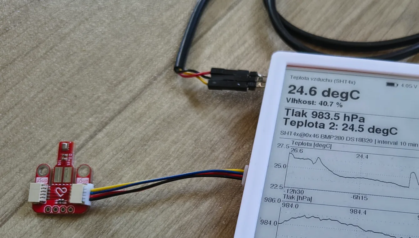 Připojení DS18B20. Červená je 3.3V (VCC), černá je GND, žlutá jsou DATA. Mezi DATA a VCC je zapájen 4.7k rezistor.