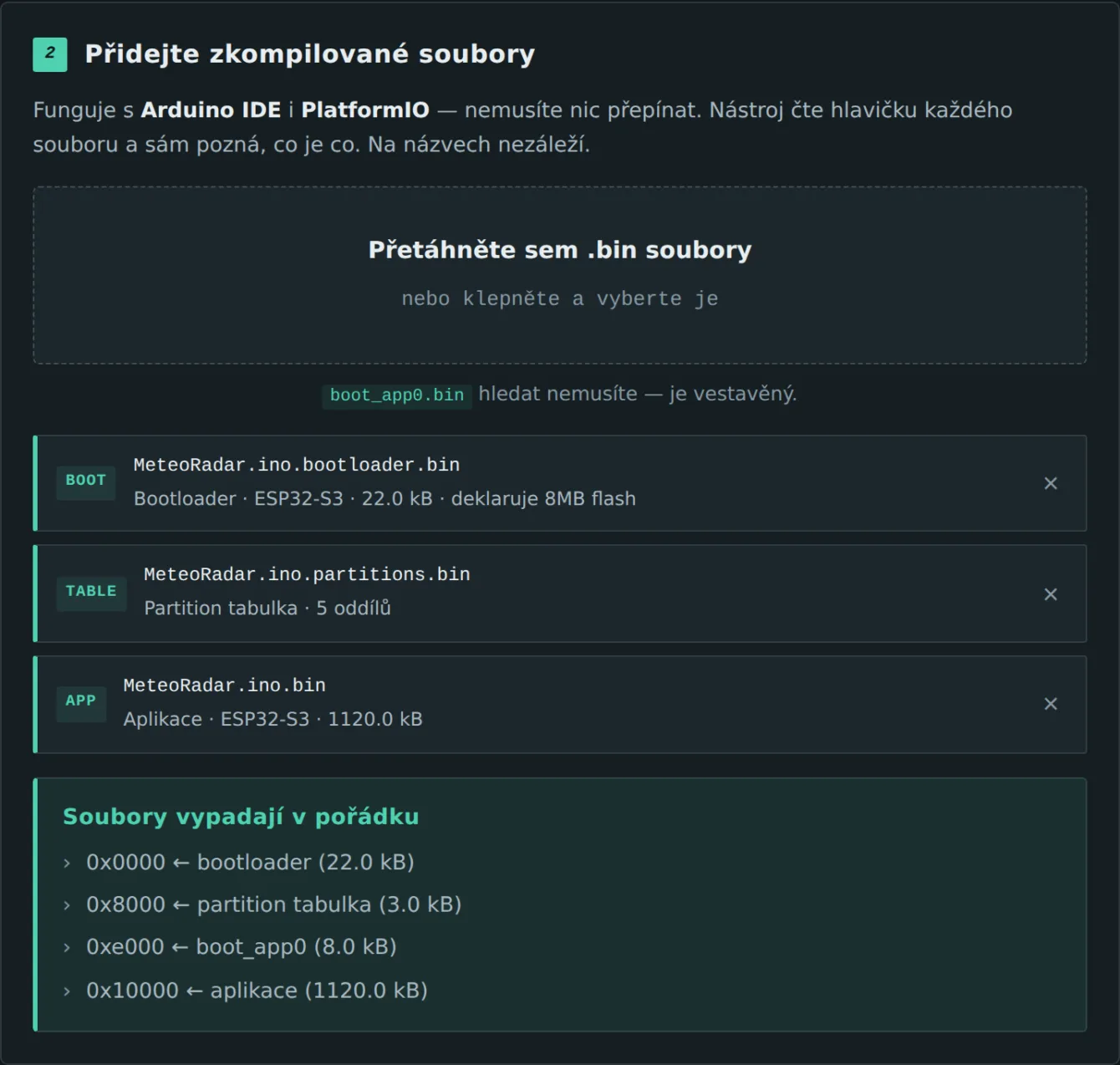 Druhý krok ESP32 Web Flasheru se třemi nahranými .bin soubory označenými jako bootloader, partition tabulka a aplikace a s plánem zápisu na offsety 0x0, 0x8000, 0xe000 a 0x10000